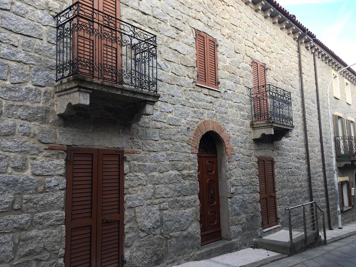 Dimora Storica Gallurese Vicino Al Lago Sant Antonio Di Gallura
